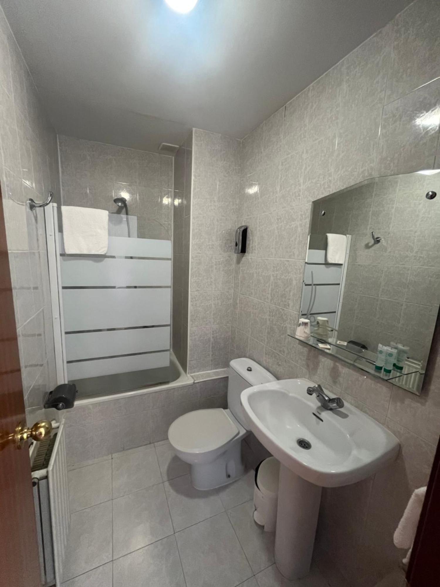 Hostal Legaz Funes ภายนอก รูปภาพ