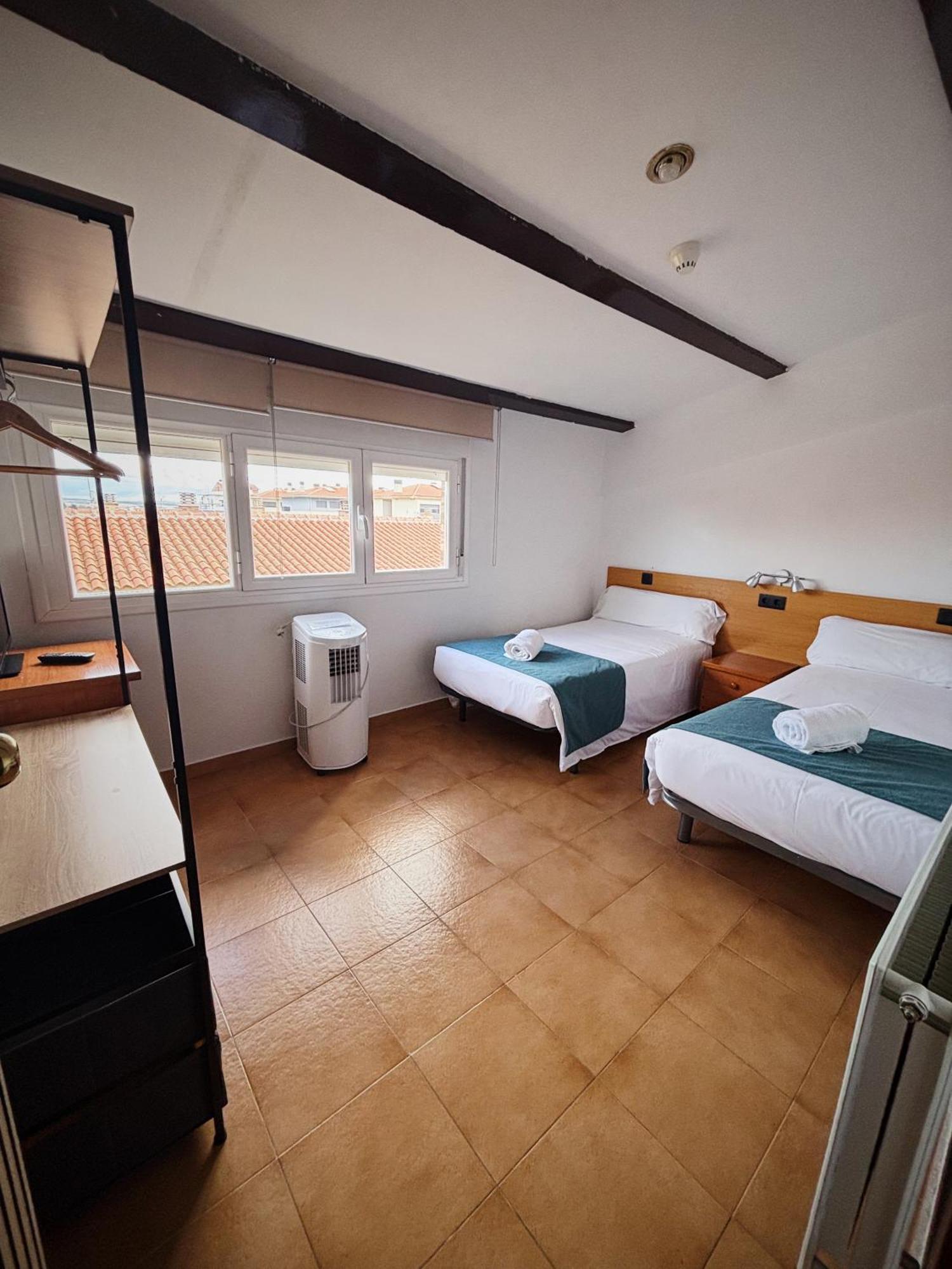 Hostal Legaz Funes ภายนอก รูปภาพ
