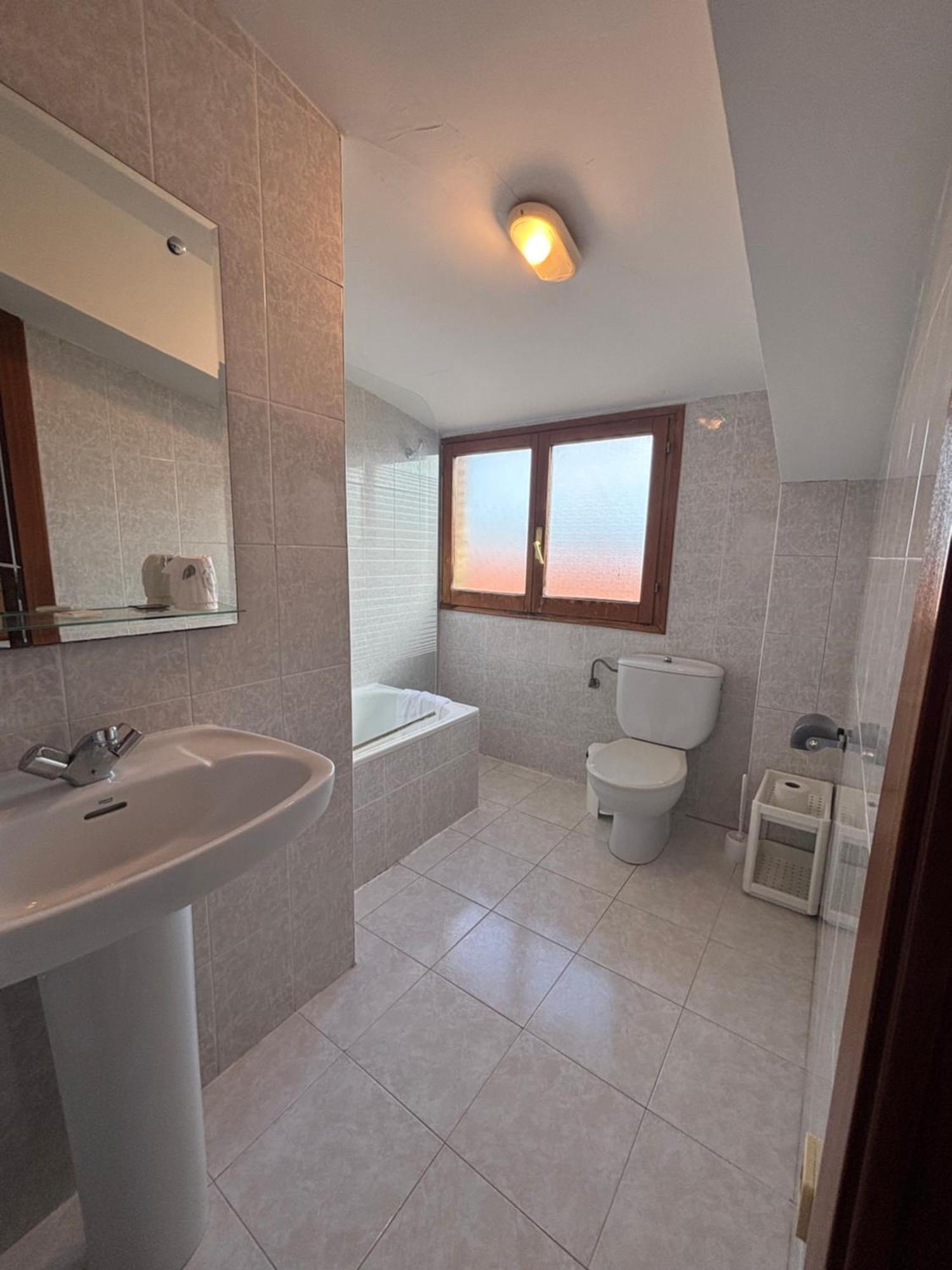 Hostal Legaz Funes ภายนอก รูปภาพ