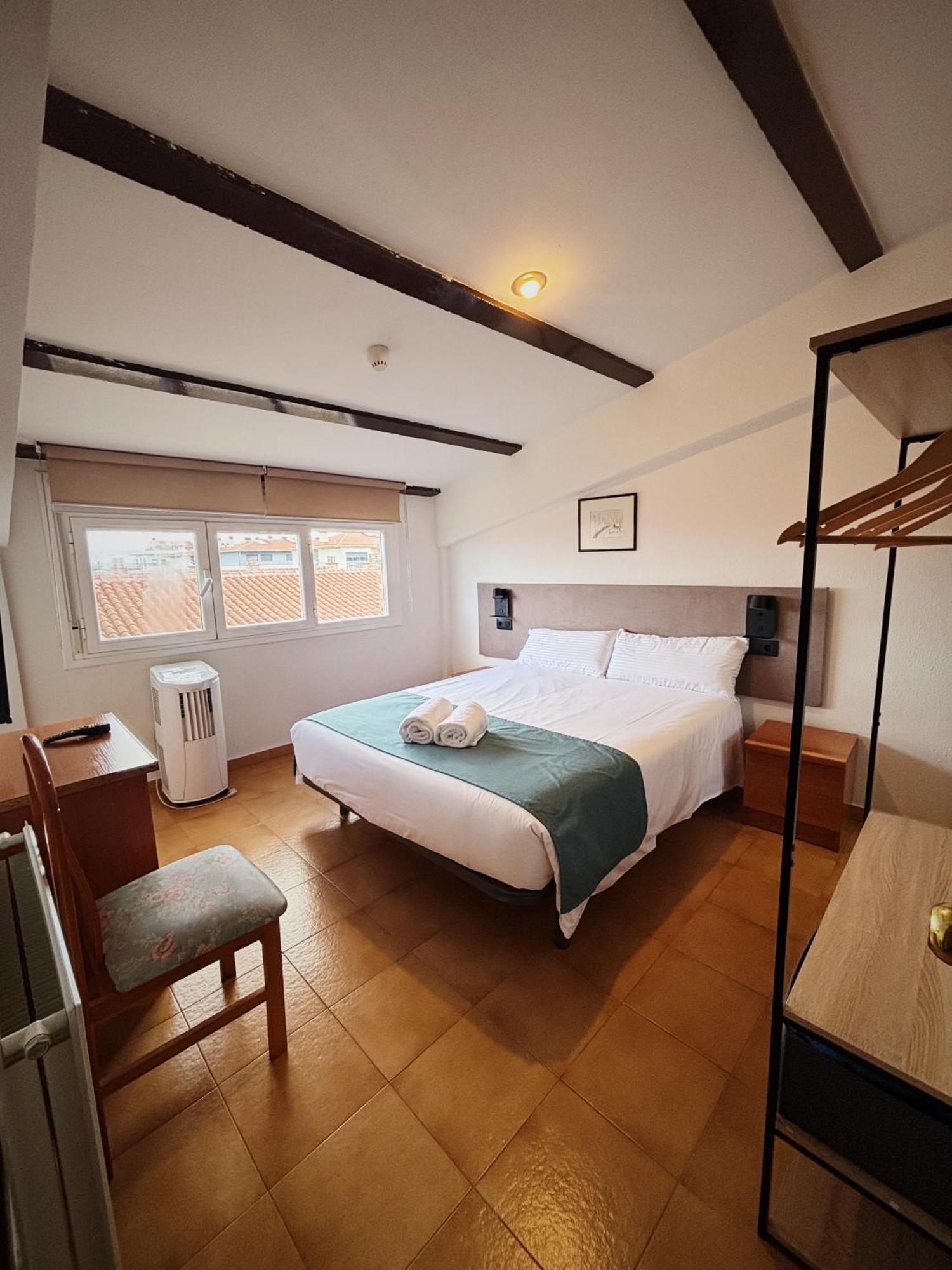 Hostal Legaz Funes ภายนอก รูปภาพ