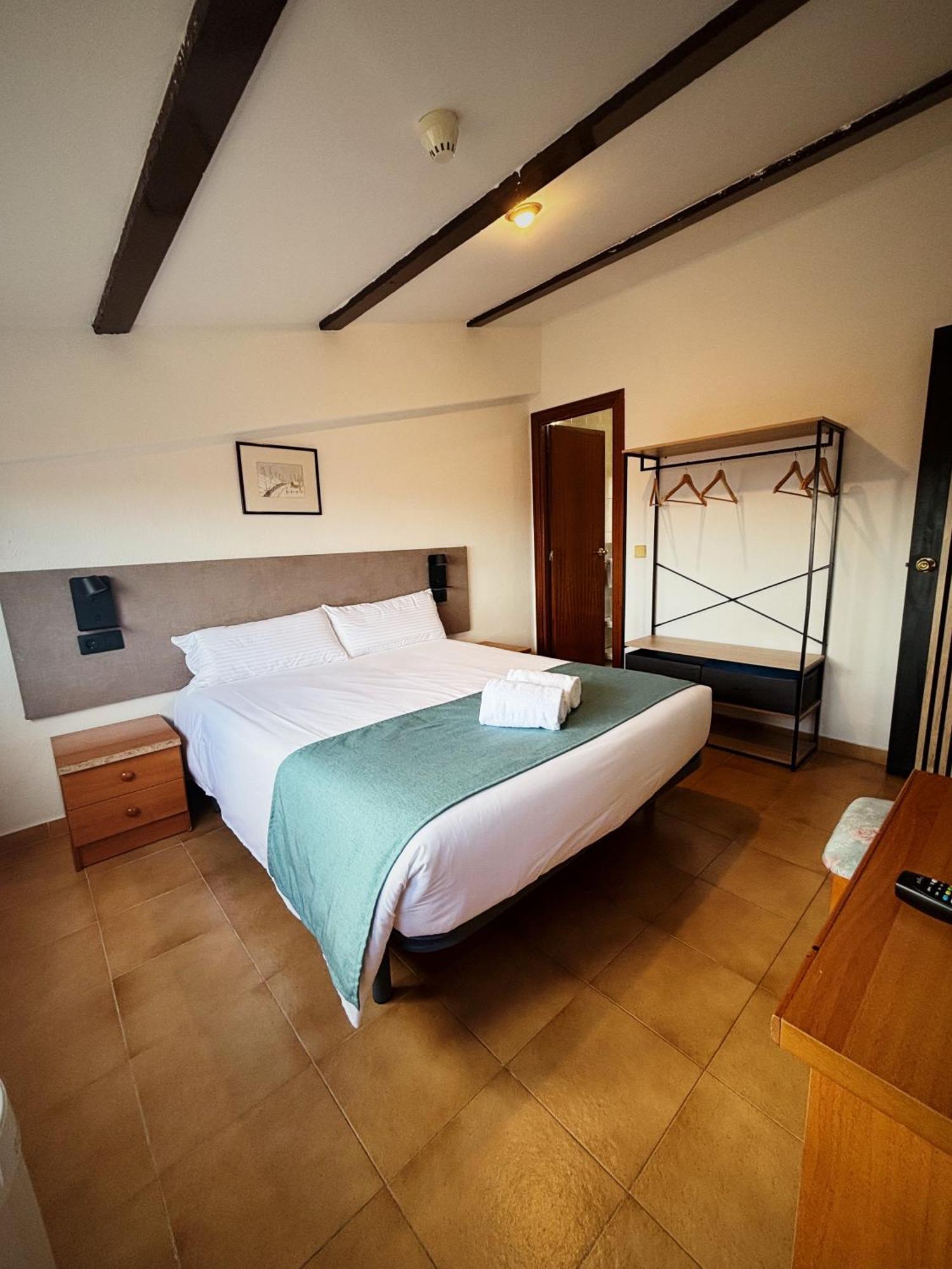 Hostal Legaz Funes ภายนอก รูปภาพ