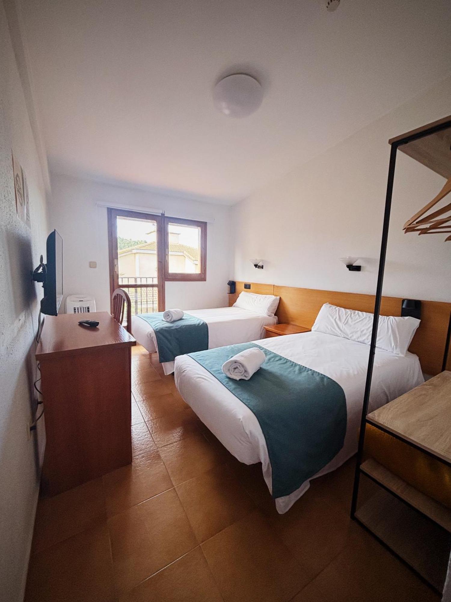 Hostal Legaz Funes ภายนอก รูปภาพ